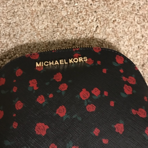 MICHAEL KORS POUCH - Picture 2 of 2